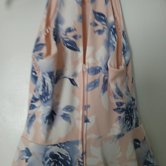 Dress - Picture 6 of 7